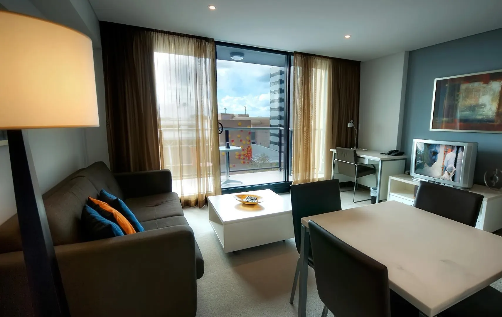 La Loft Apartments North Terrace Аделаида