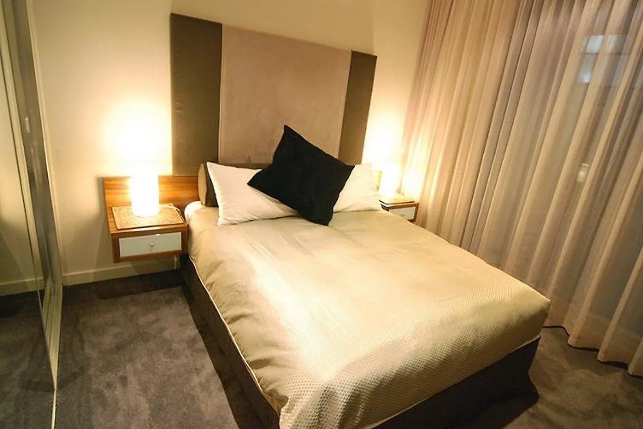 La Loft Apartments North Terrace Аделаида 4*,